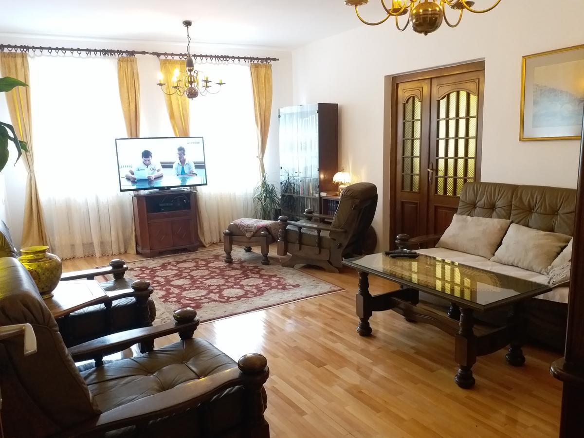 Lotus Apartment *
